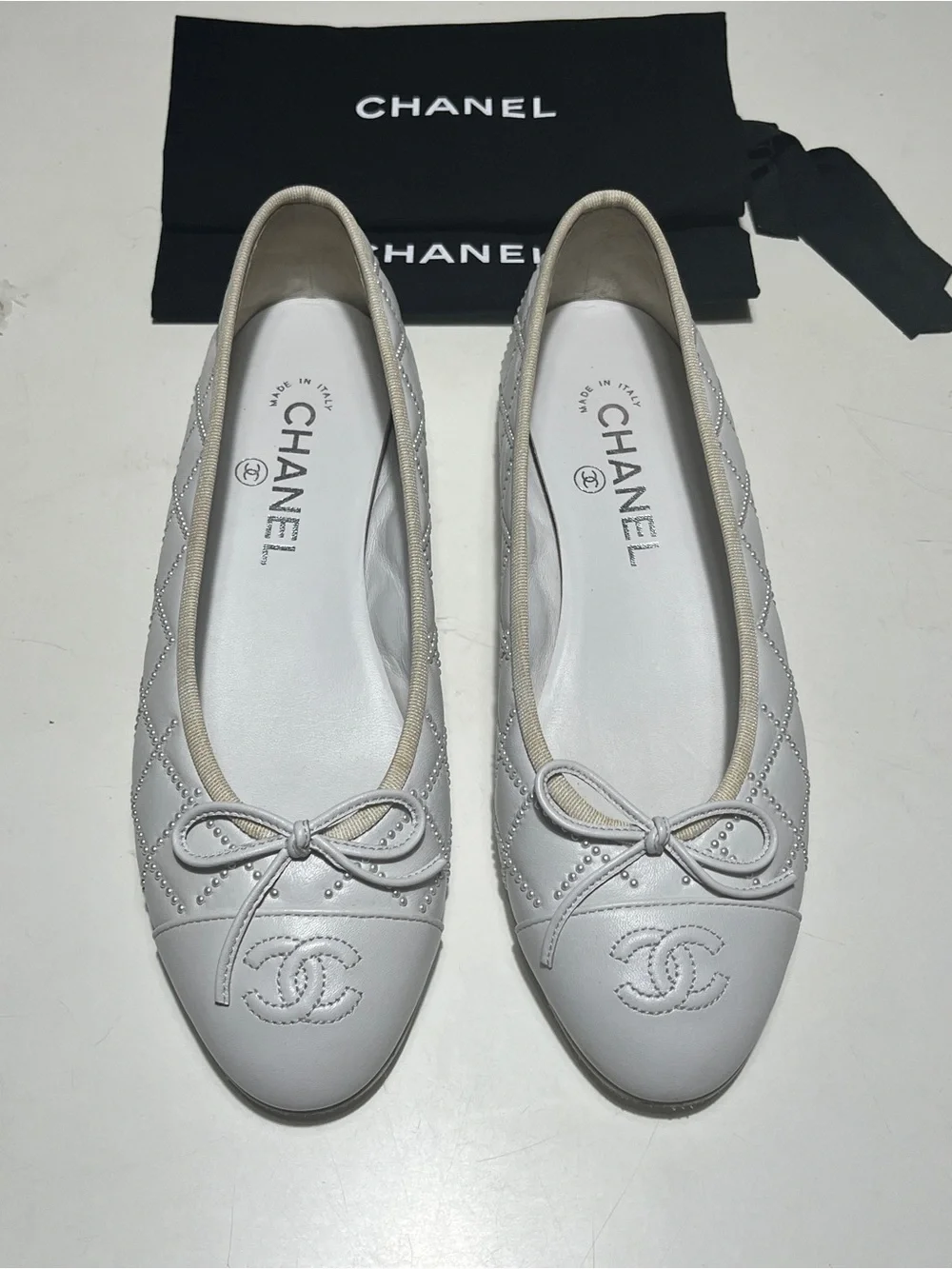 Chanel White pearl Quilted Leather Ballet Flats